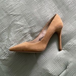 TAN HEELS